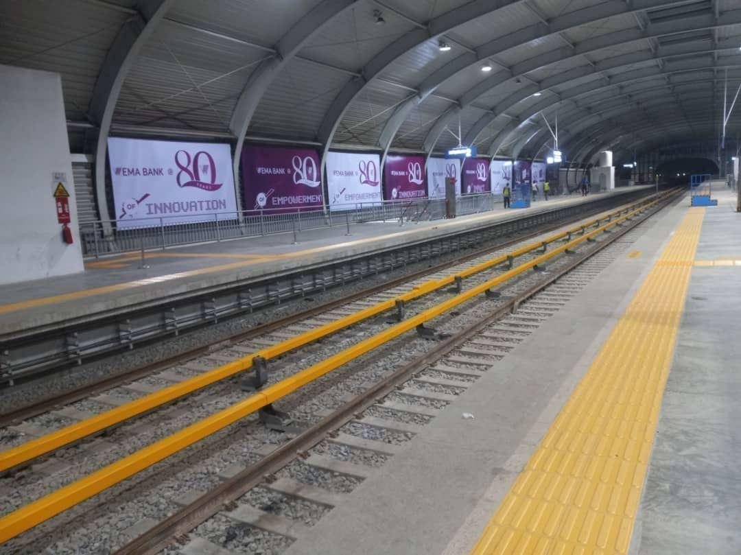 Platform 1 and 2 metal grill — Metal grill