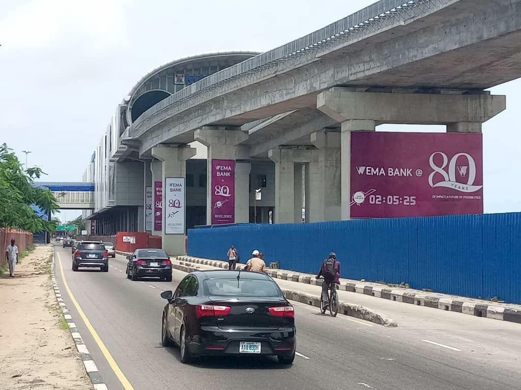 Wall drape facing CMS to Ikoyi/VI — Wall drape