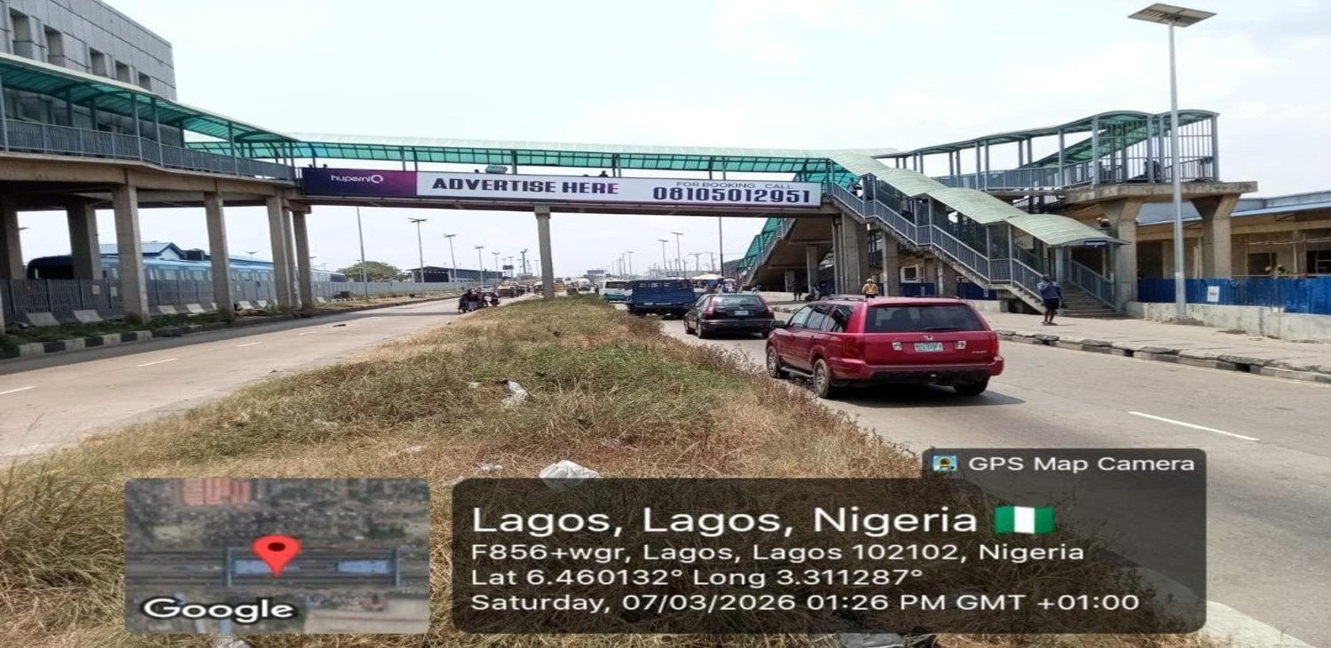 Pedestrian bridge panel branding — Bridge panel